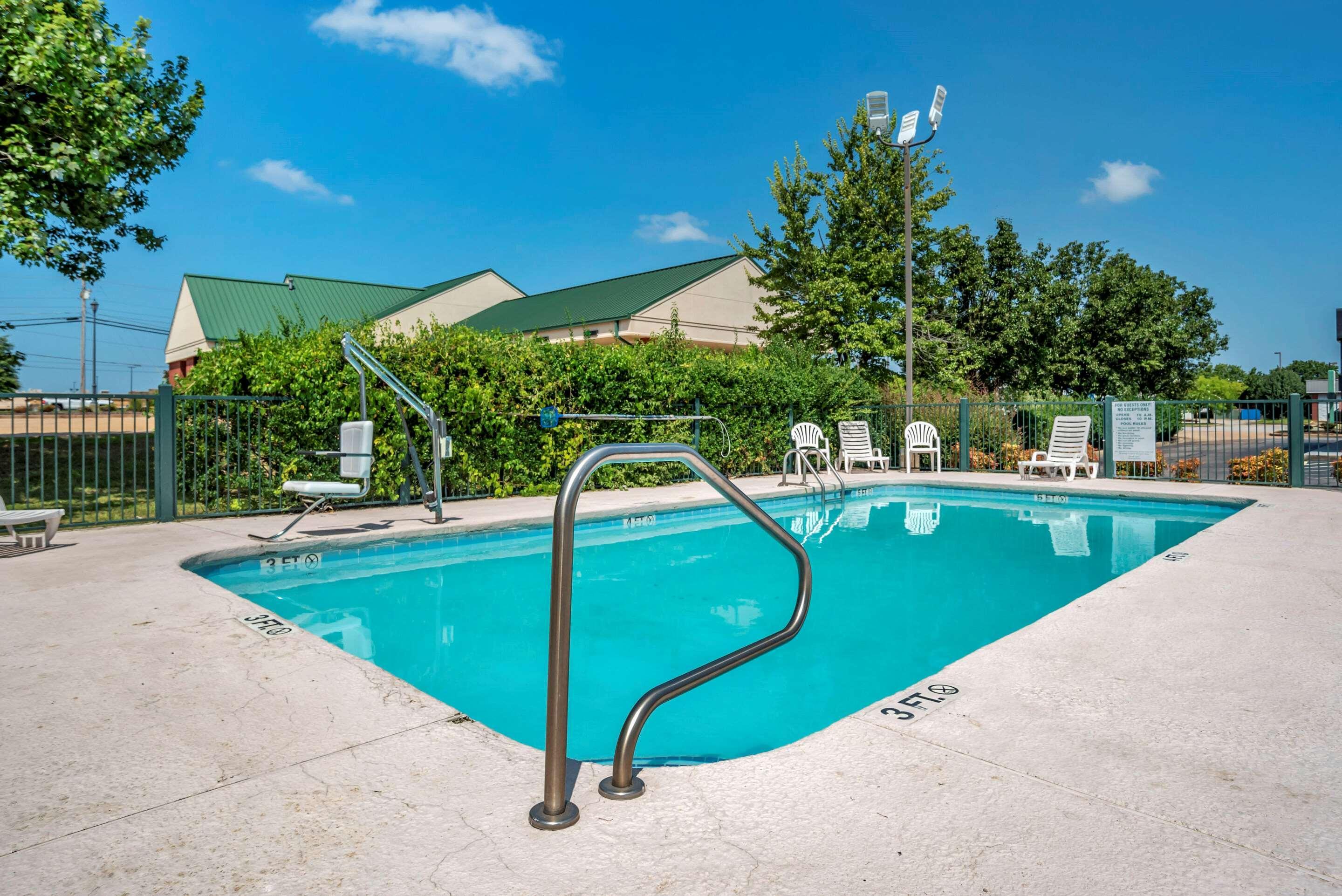 Econo Lodge Tupelo Luaran gambar