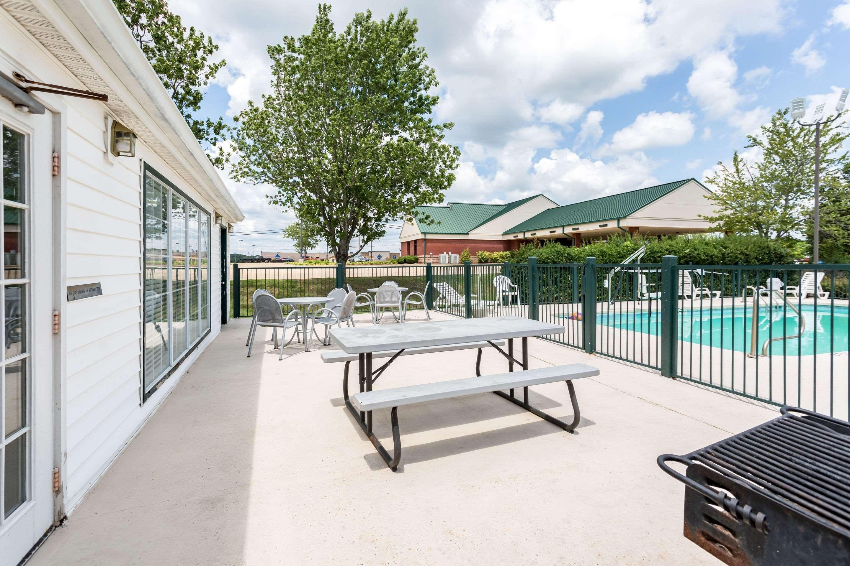 Econo Lodge Tupelo Luaran gambar