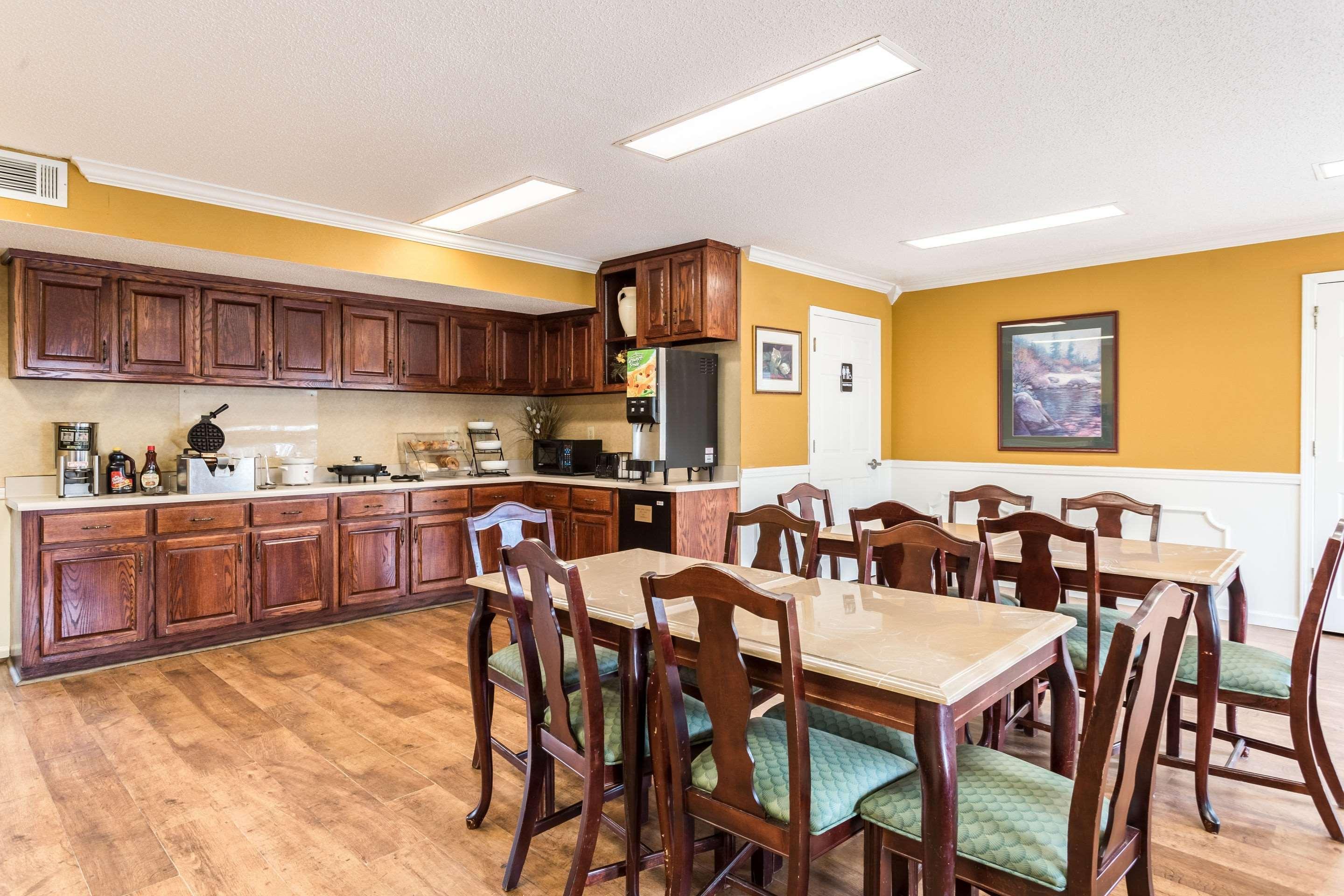 Econo Lodge Tupelo Luaran gambar