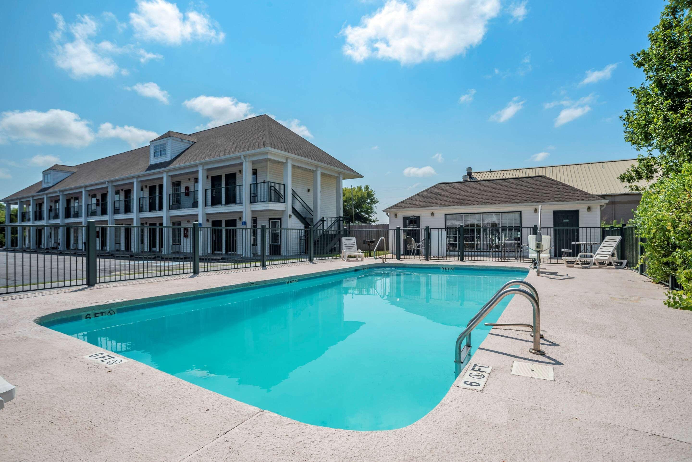 Econo Lodge Tupelo Luaran gambar