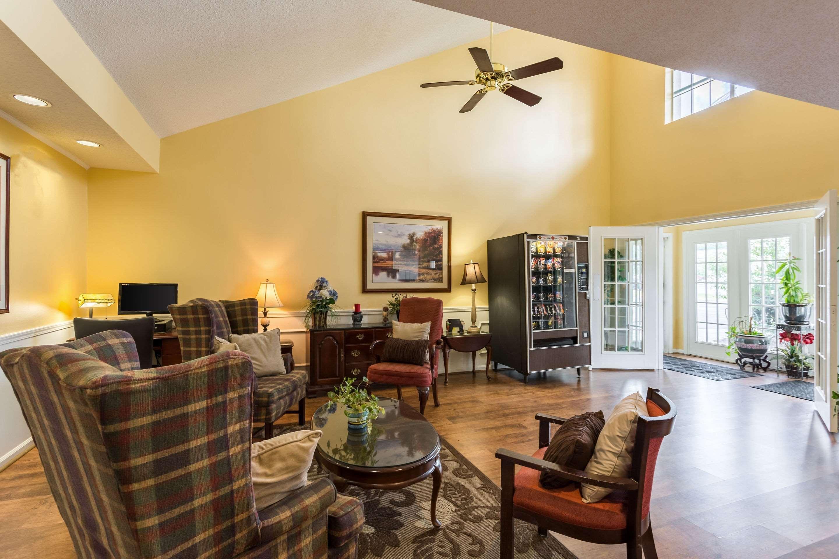 Econo Lodge Tupelo Luaran gambar